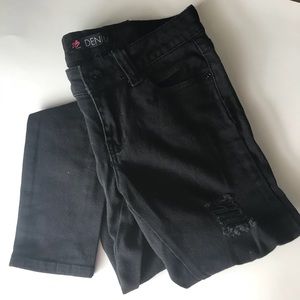 Black distressed skinny jeans